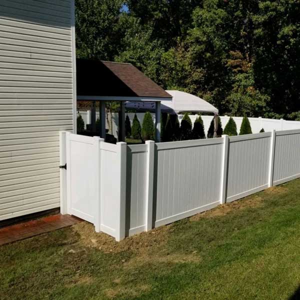 Residential Vinyl Fencing